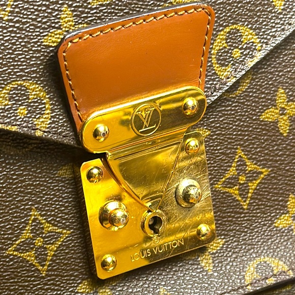 Authentic Louis Vuitton Messenger bag. - Picture 5 of 13